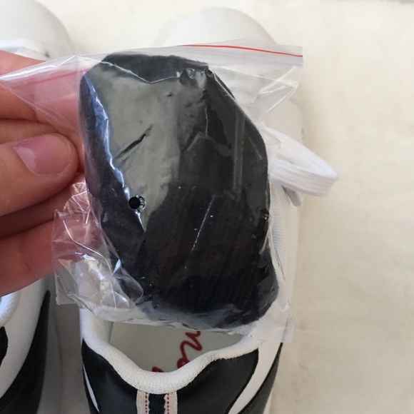 NWOB Ellen Degeneres Dog Sneakers - Picture 7 of 8